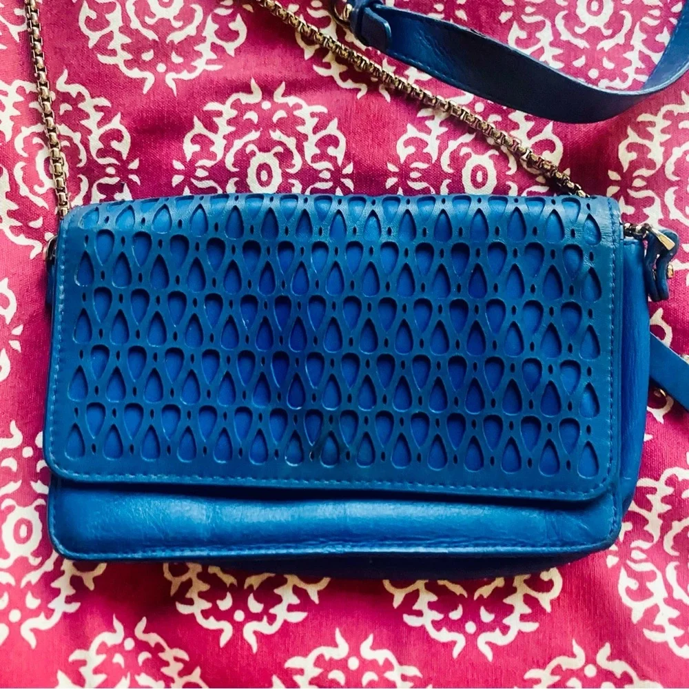 Stuart Weitzman Blue Premium Leather Silver Box Chain Crossbody Bag